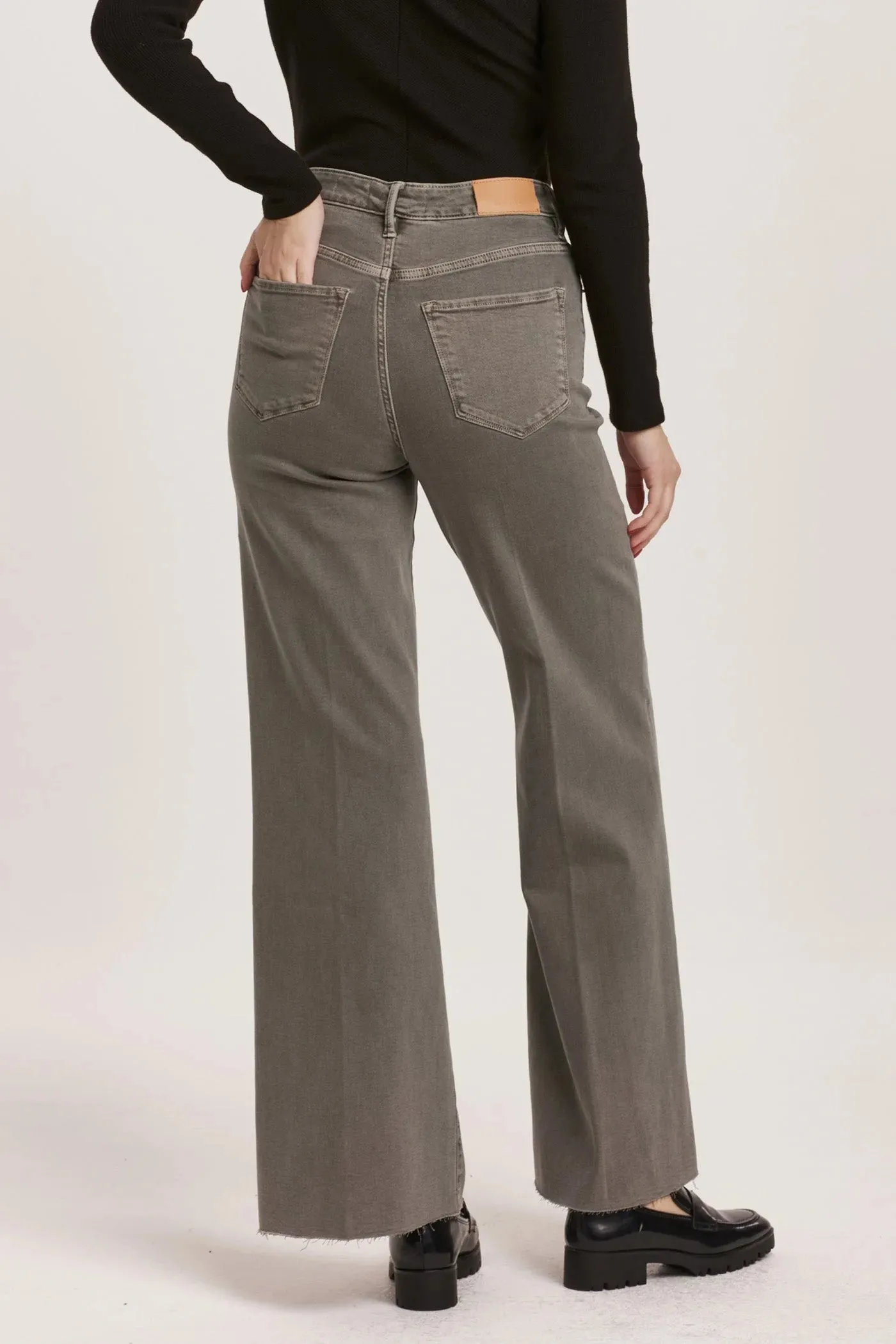 Fiona High Rise Wide Leg Jeans in Graphite