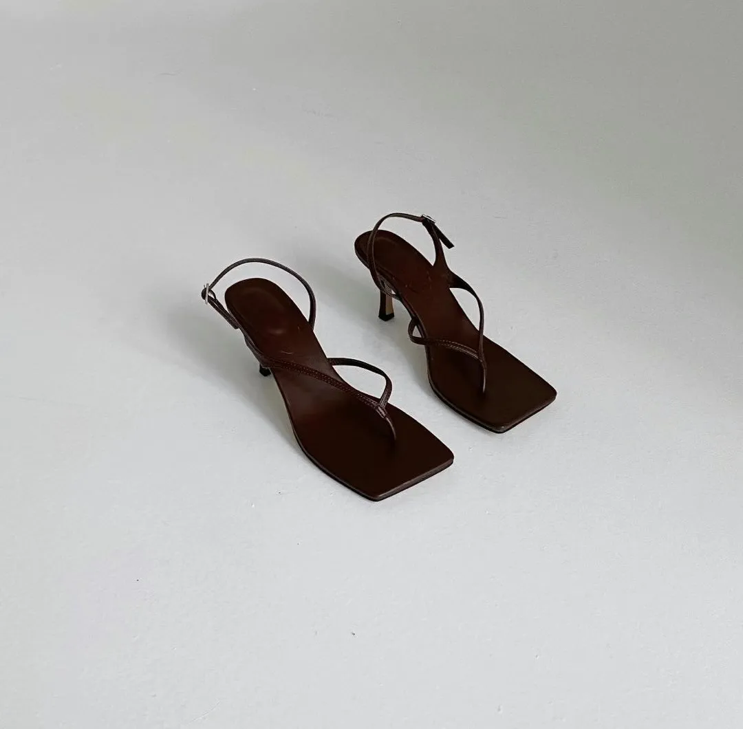 Minimalist slender straps sandals